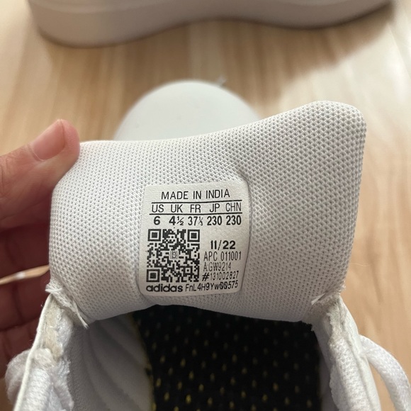 Women’s Adidas shoes. - Picture 4 of 5